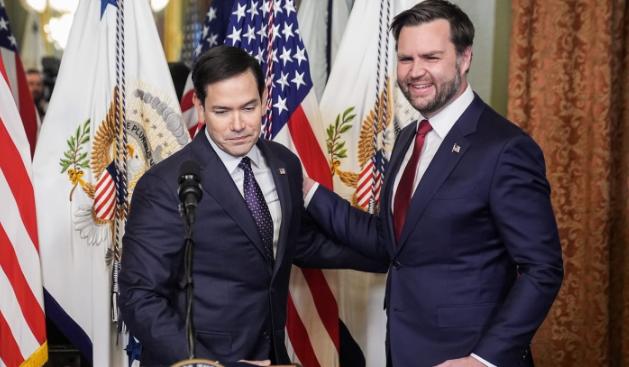 美媒报道，在最近一次海湖庄园的聚会上，特朗普非正式地询问了大约 25 位共和党捐