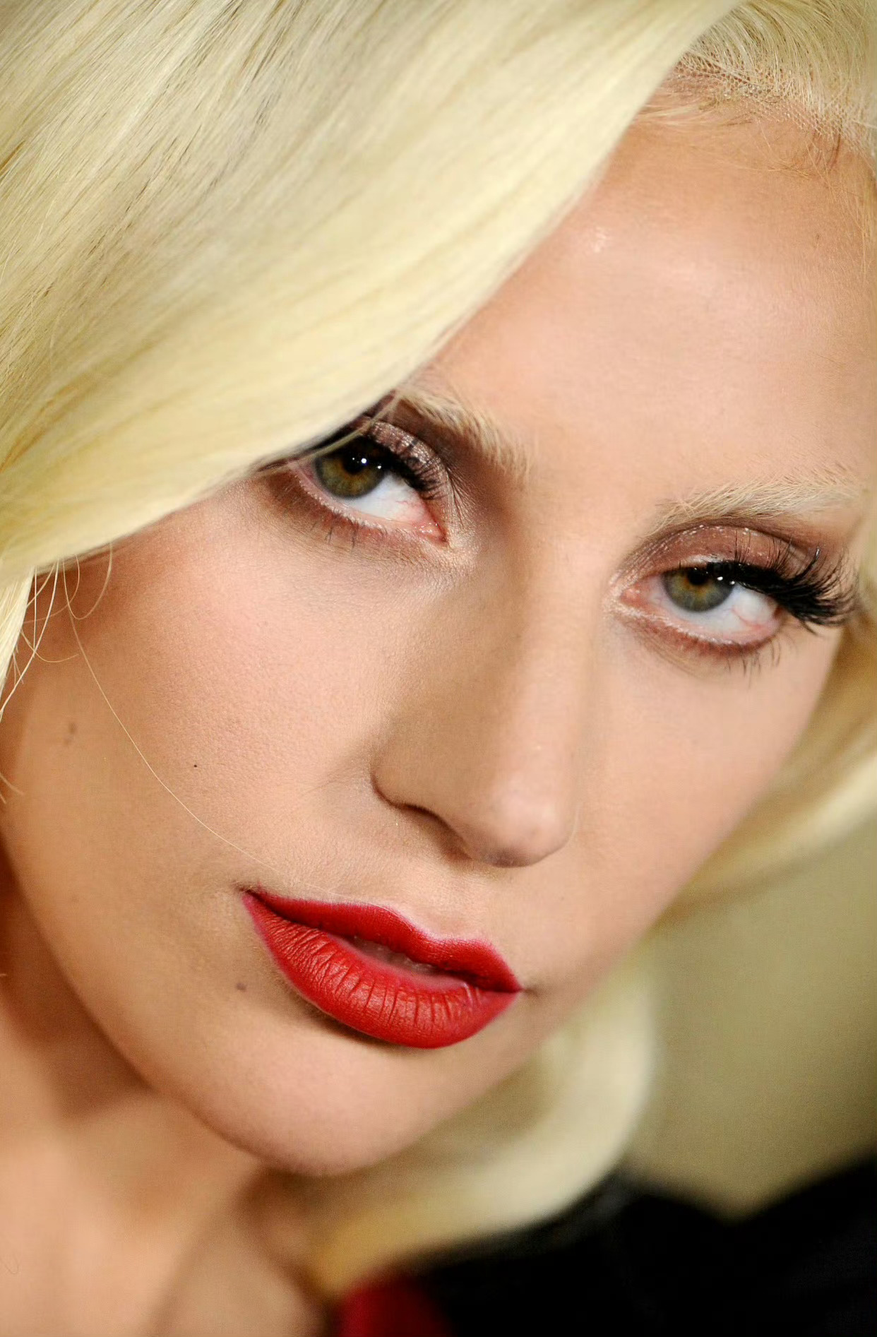 2015年美国恐怖故事第五季：酒店首映礼，女主角Lady Gaga 身穿Bran