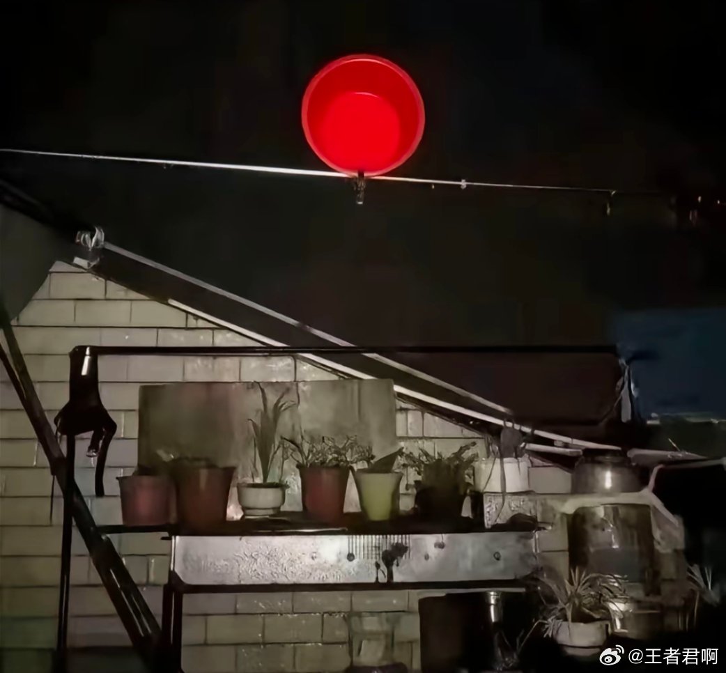月全食蹲了一晚上，果然功夫不负有心人[doge] ​​​