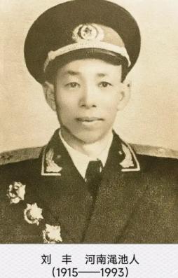 1945年，八路军旅长要处决团长，临刑前，旅长的警卫员，突然靠近松绑，并催促：“