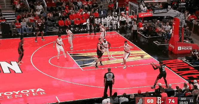 奥科吉三分投进、抢断飞扣，火箭轰出19-4领先开拓者19分


11月15日讯 