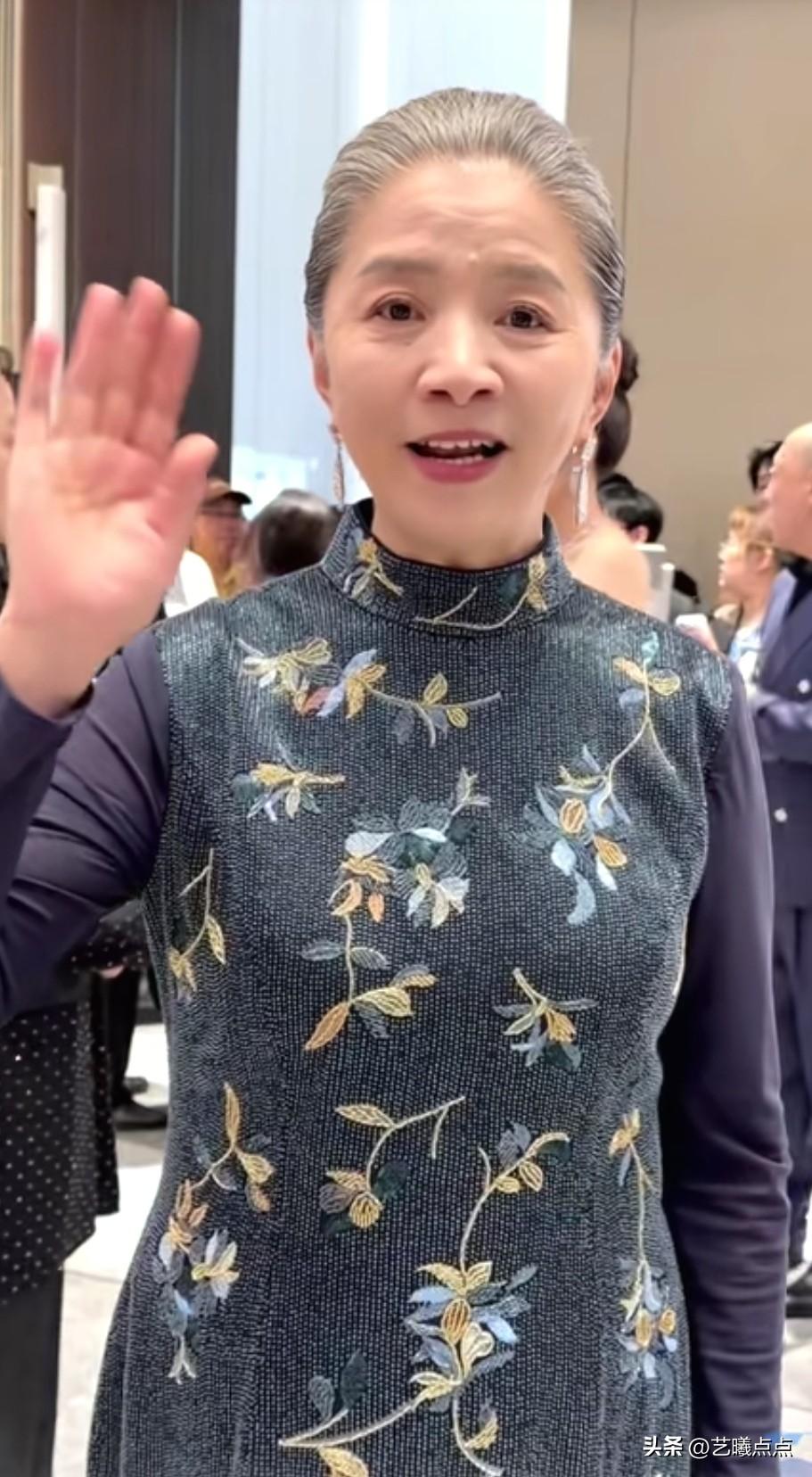 看电视剧《万物生》的时候，我一直觉得这位土得掉渣、一口山东农村方言的“大脚娘”（
