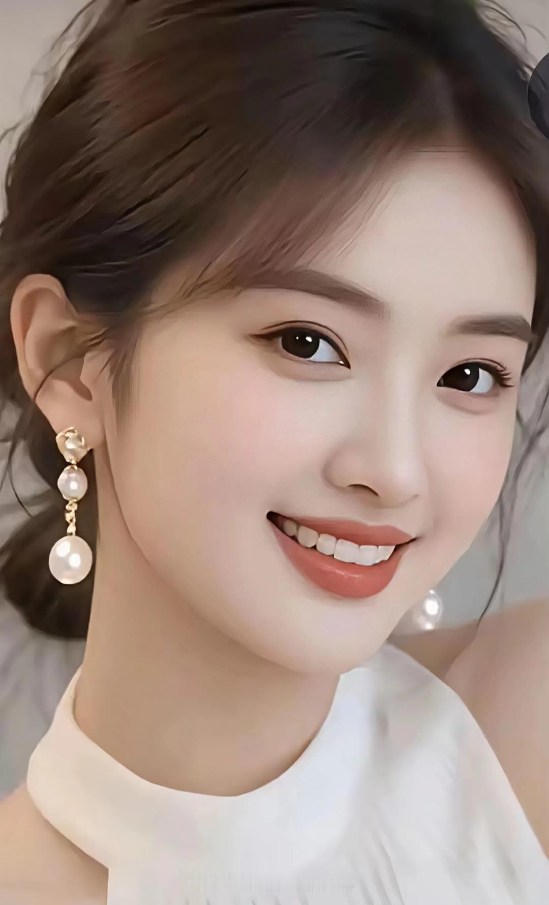 甜美笑容，珍珠耳环，清新自然