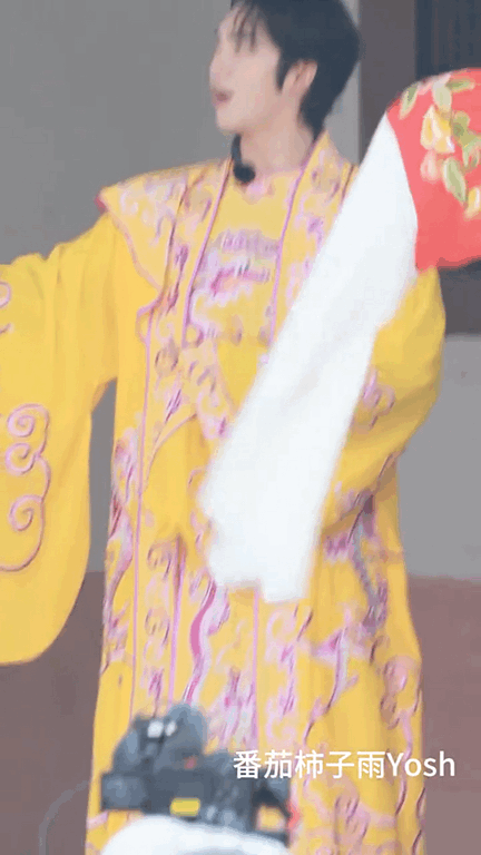 于适戏服一穿魔童降世于适到底谁发明的啊？走哪儿演哪儿，戏服一上身，直接开启魔童模