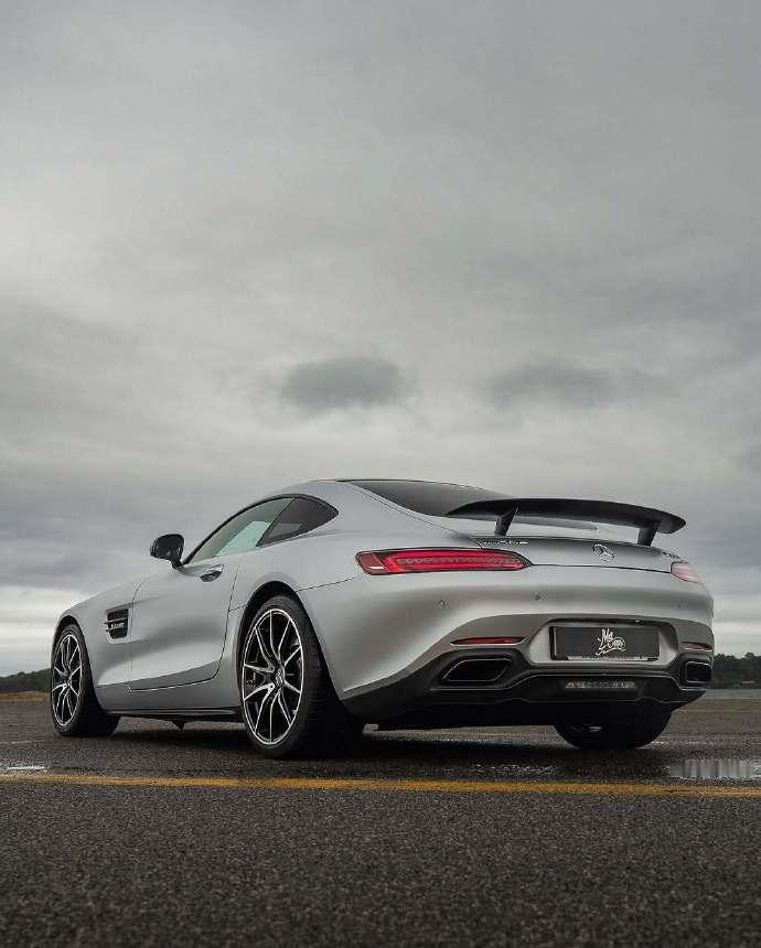 Mercedes-Benz AMG GT-S炸场来袭赛道基因直接拉满的狠角色引擎