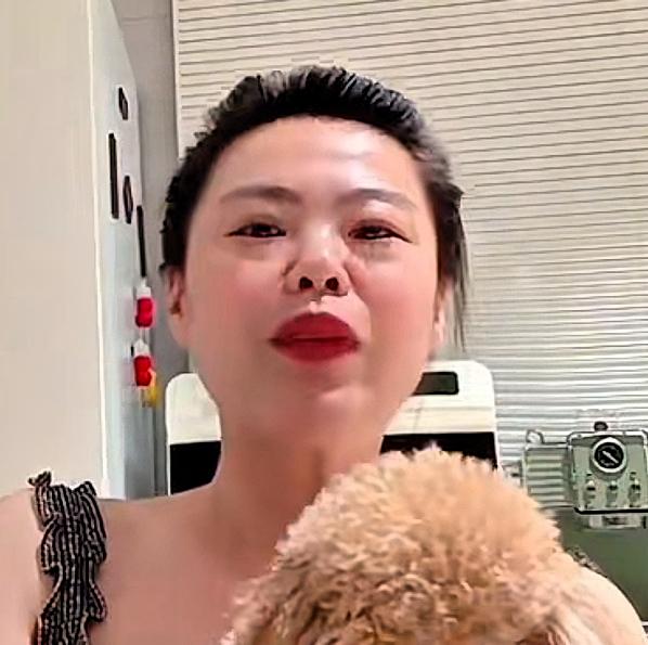 苦茶丹丹香，又在自嗨，吹牛说自己穿s码！
伙伴们，今天拉我妈去沈阳，试衣服我说拿