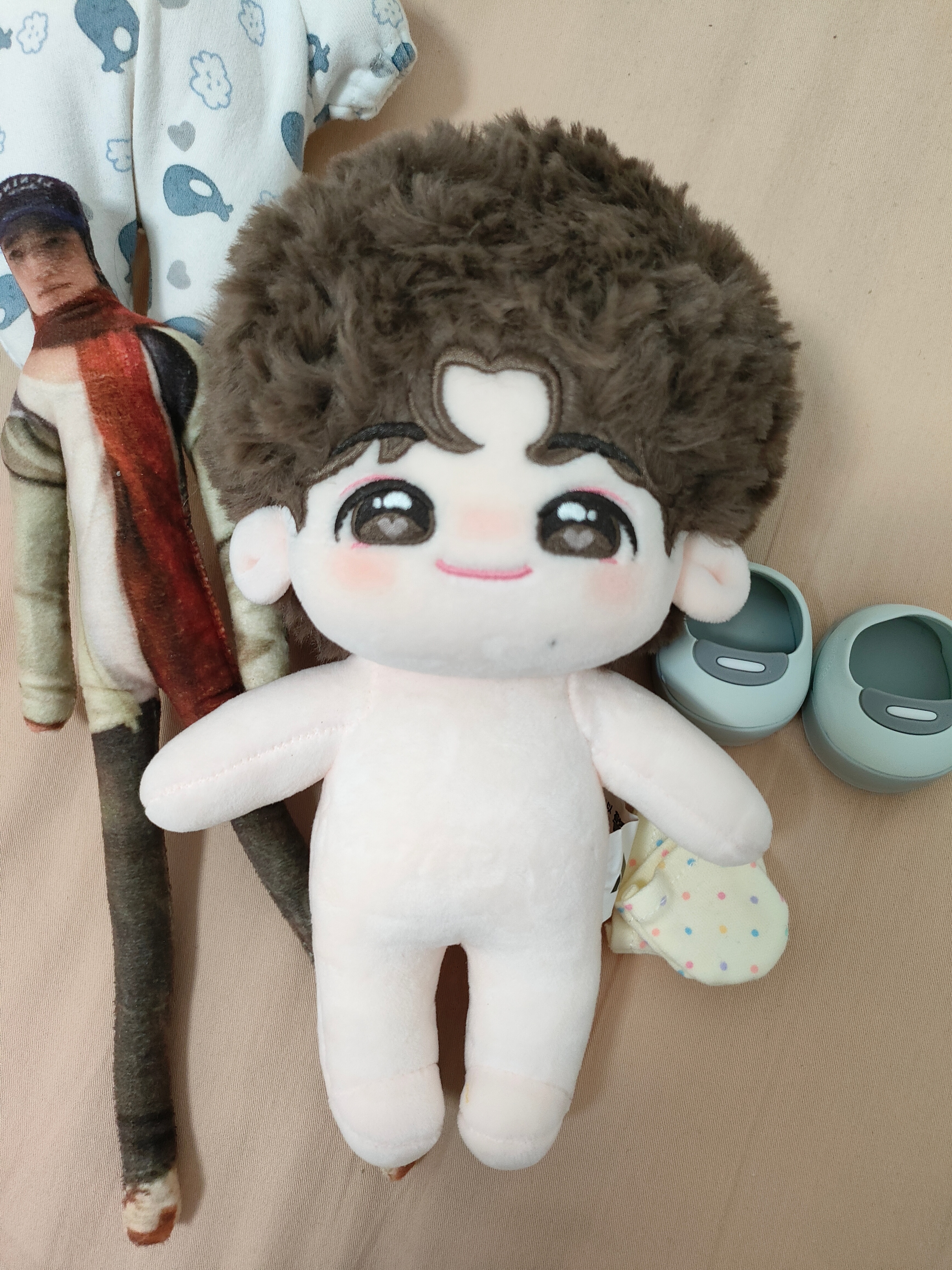 爸爸带娃就这样，大冬天的让孩子裸着