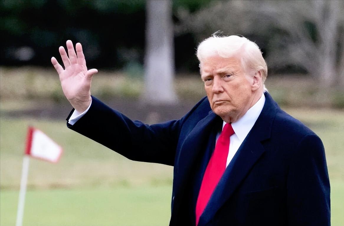 特朗普为了搞钱也是拼了，他的“永不投降”政治行动委员会，居然玩出了筹款界的离谱新