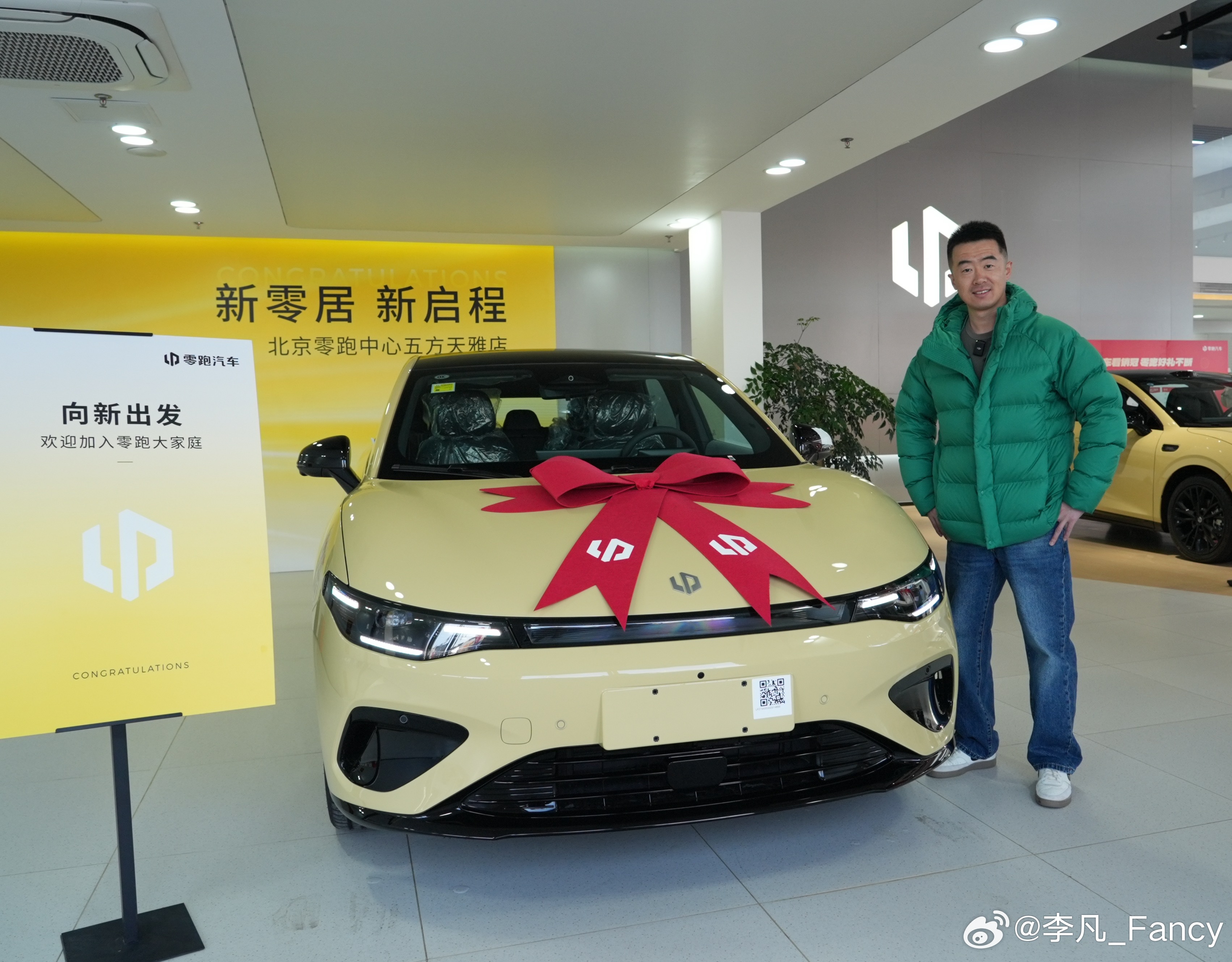 哈哈哈哈哈哈哈 虽然腰还是挺不直 行动还是缓慢…但提车可太高兴了  今晚得发个红