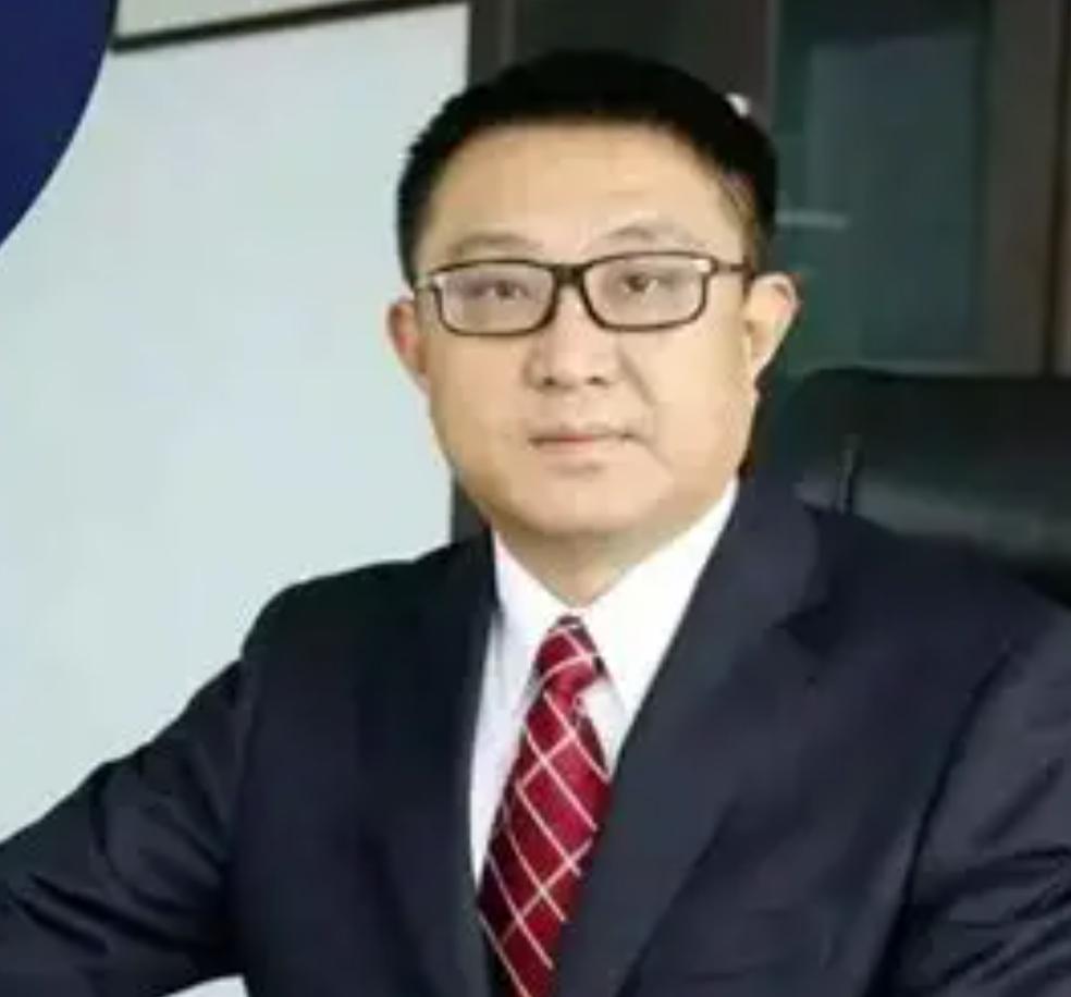 疫情那三年，靠着核酸生意发家的张核子被人叫做“核酸大王”，手握法医学相关专业底子