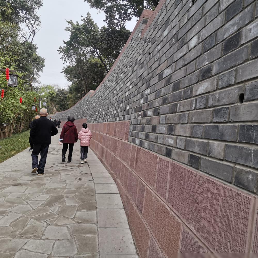 有人吐槽《血战台儿庄》里那句总攻命令，说“拂晓”、“背后”这种话太模糊，打仗不是