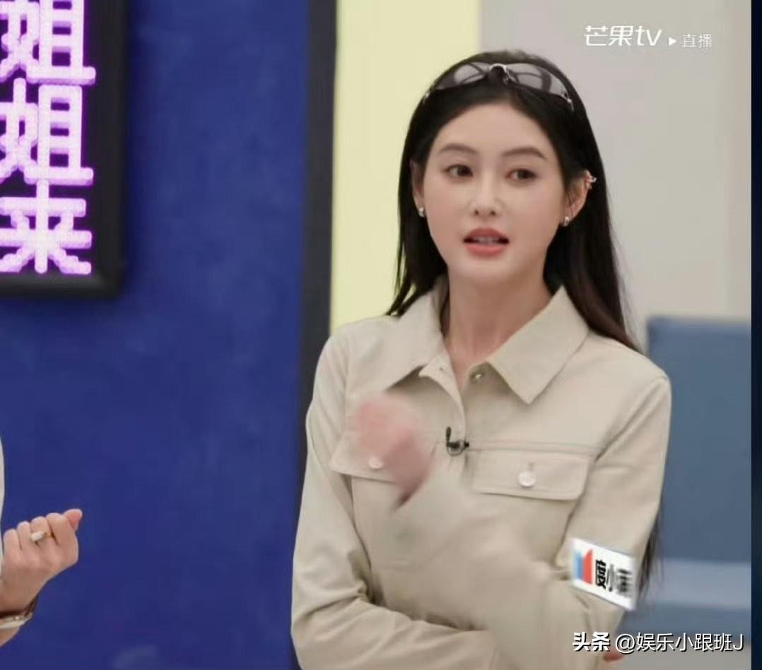 是胖了还是医美没恢复好啊？有点认不出来了，张天爱变样了是化妆原因吗？怎么变化这么