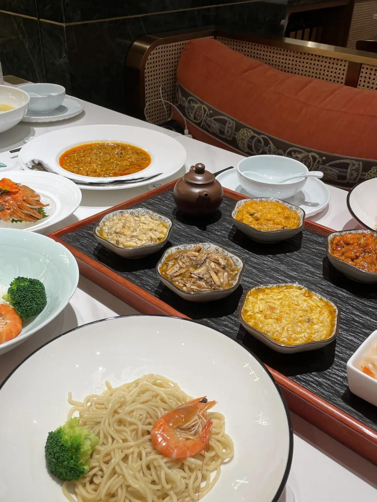 隔段时间就会来吃的店，蟹面太好吃了！


在成都我又发现了一家好吃的店
就在金融