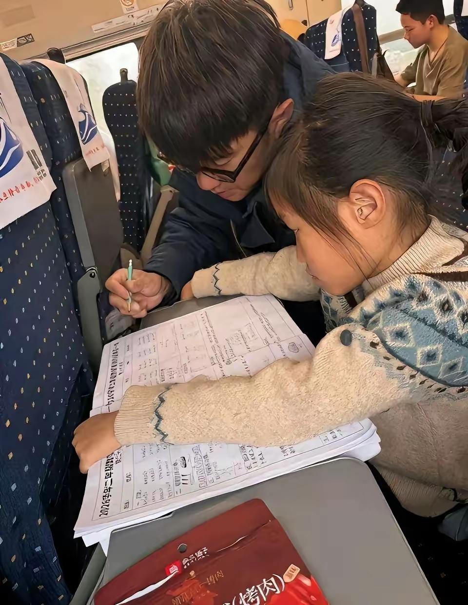 武汉 985 爸爸“反内卷”教育火出圈：每晚 9:30 强制睡觉，孩子成绩却全校