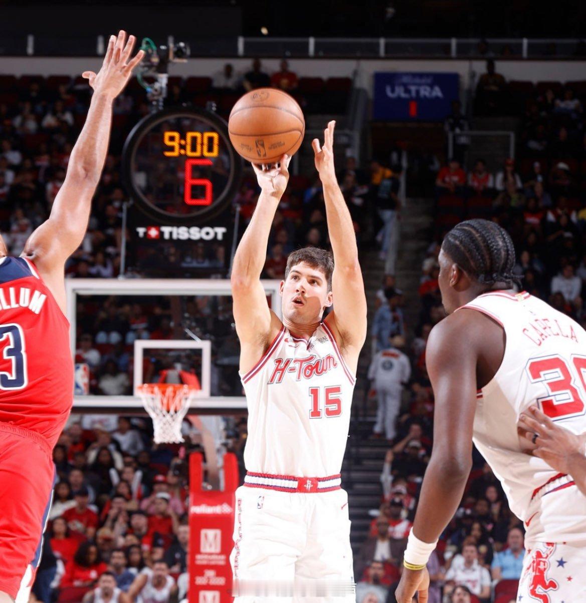 谢泼德过去3场比赛，场均17.7分3.7助攻2.3抢断，投篮命中率64.5%，三