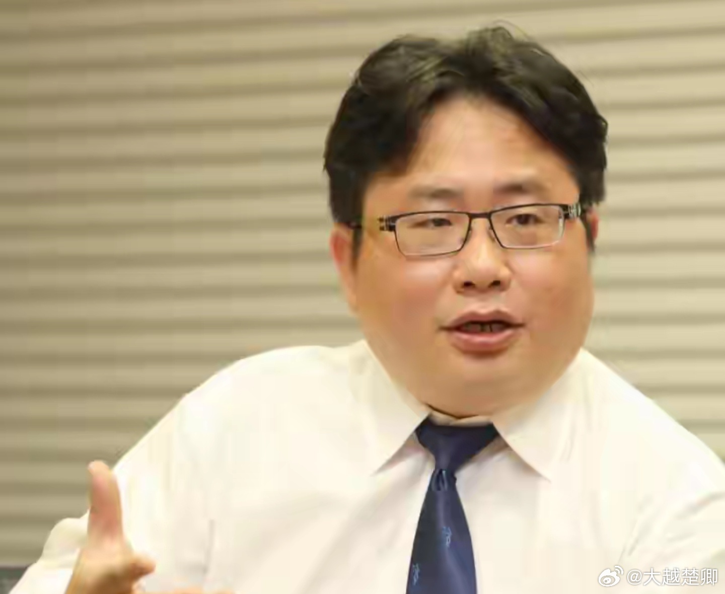 矢板明夫认为，台湾应当建立自己的历史叙事。他声称，许多台湾人对明朝十六位皇帝、清