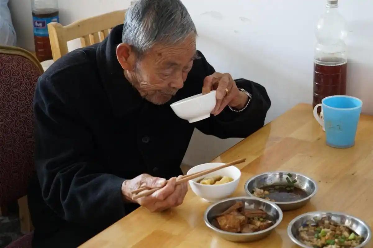 升糖最快的主食被揪出，是白米饭的6倍！医生苦劝：糖尿病人别再吃了
 

糖尿病已