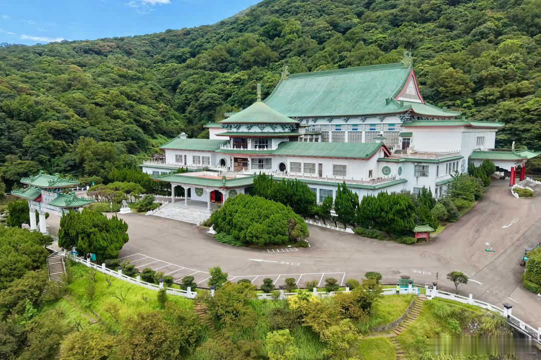 台北中山楼，新台币百元钞背景地。每周仅有周六上午十点和下午两点对外开放，可以说是