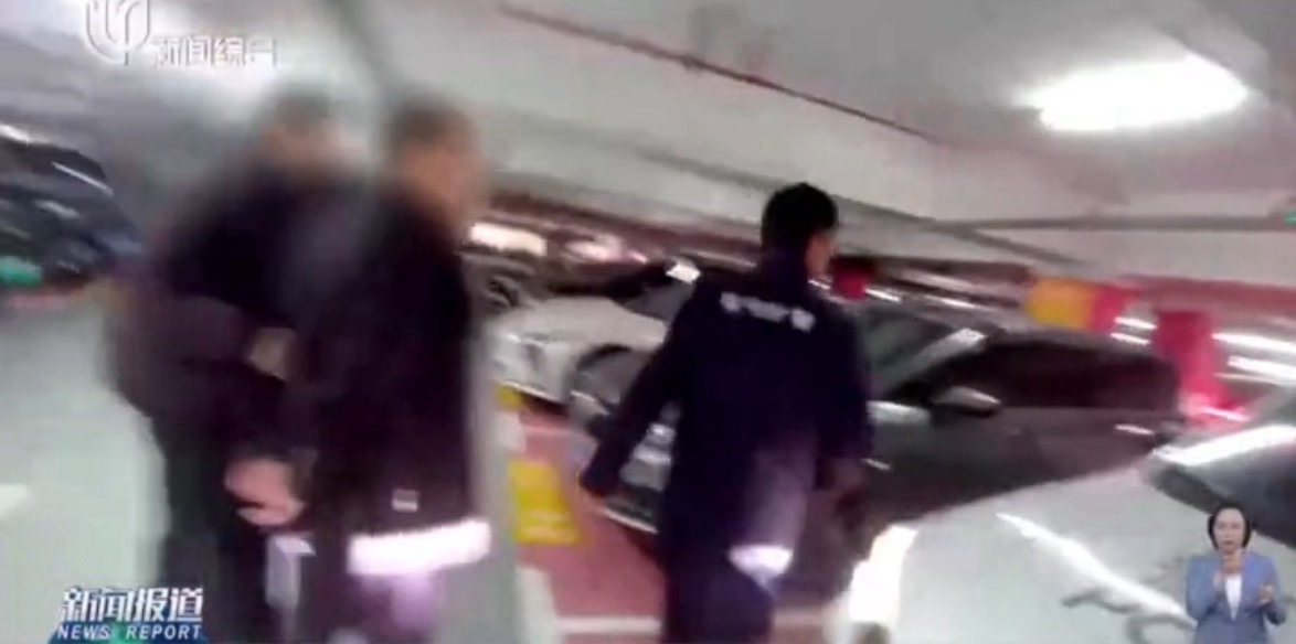 那一天，战争突然爆发了。战斗机和导弹，爆炸火光和黑烟。美国和以色列有很多的目标，