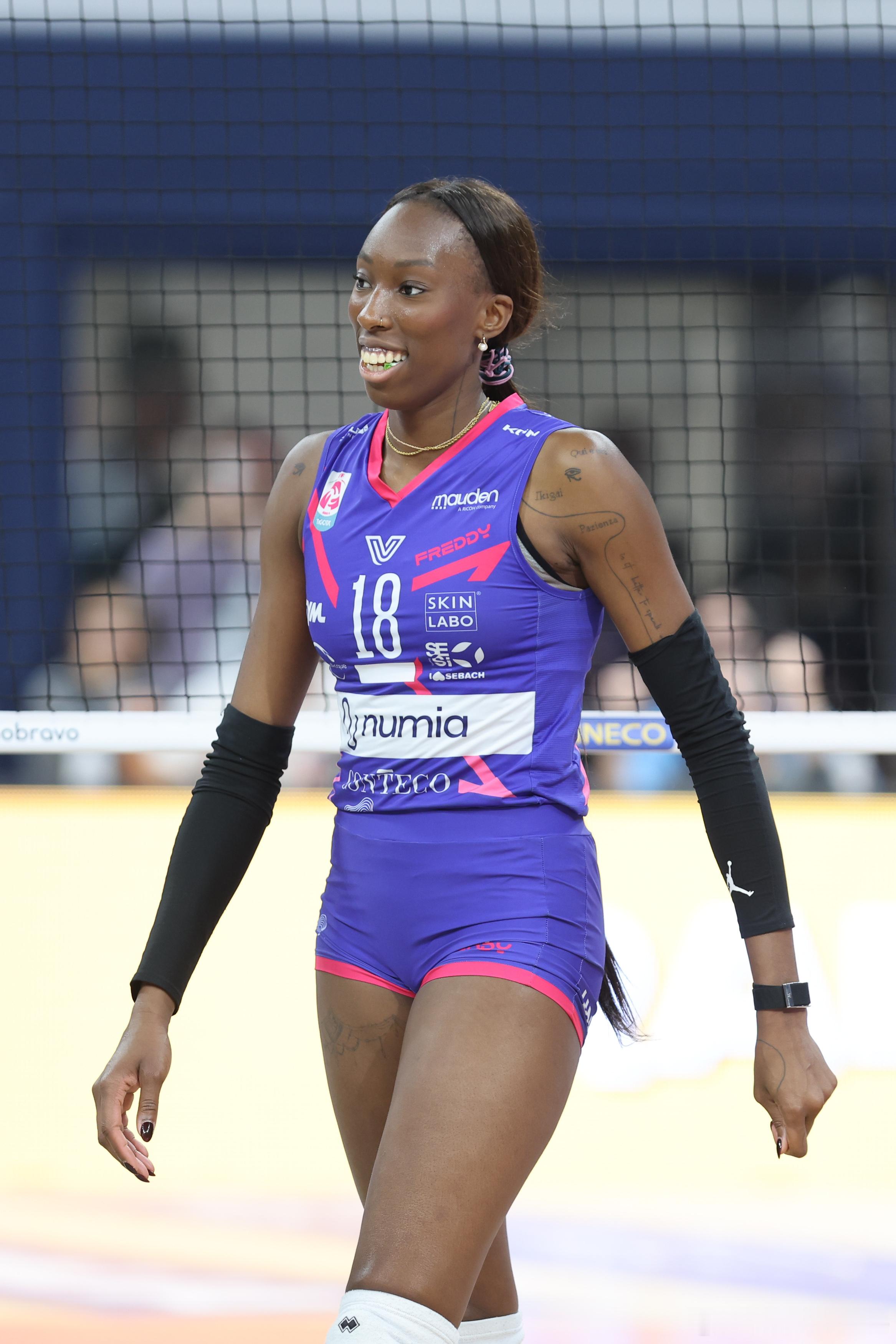 ⚔️ 意甲女排第17轮焦点战：米兰3比1科内利亚诺，黑豹队止步常规赛16连胜。宝