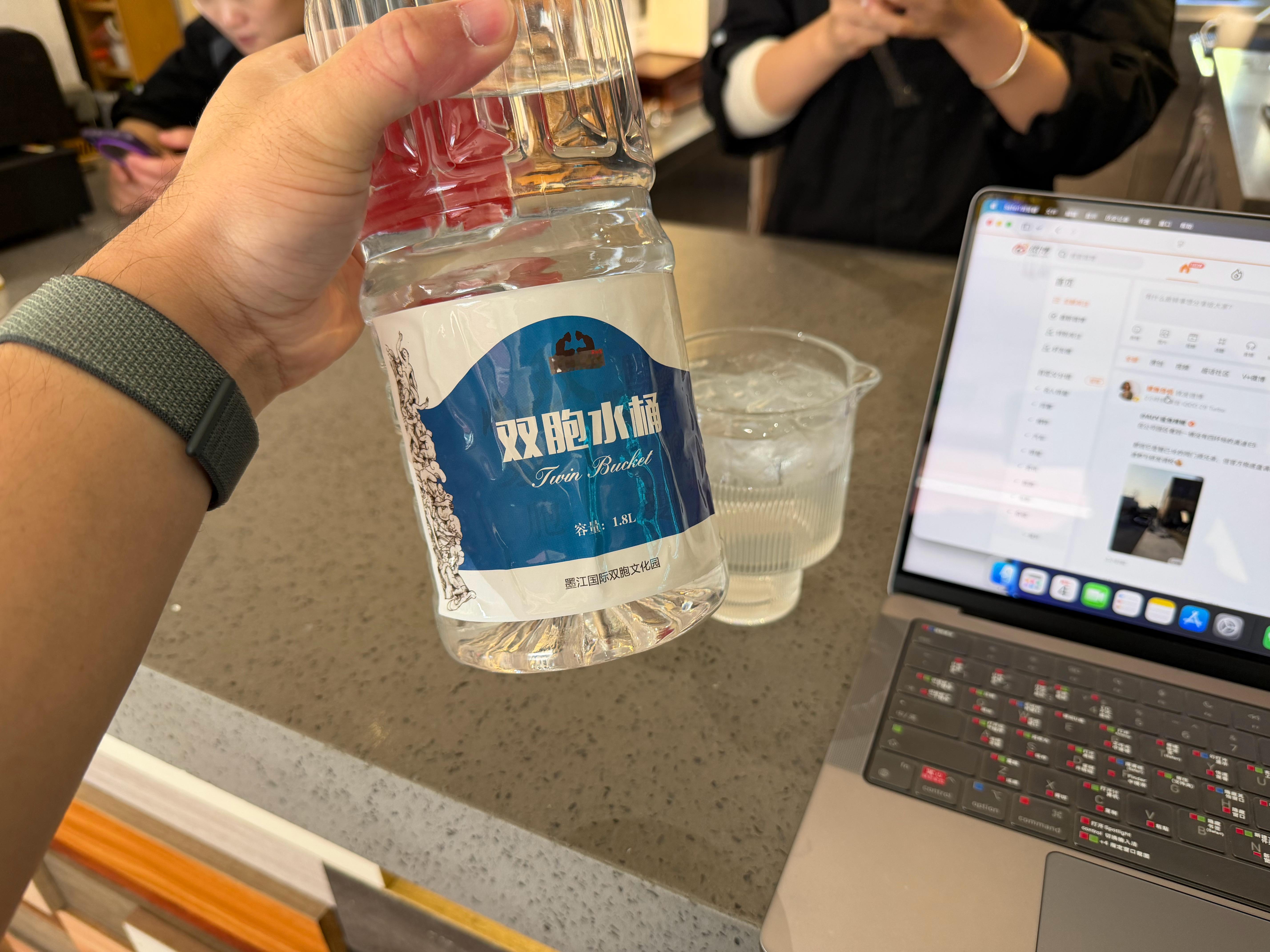 过几天出发云南，春节在云南溜达，那边暖和，比深圳还暖和，顺便去一趟到了云南就会去