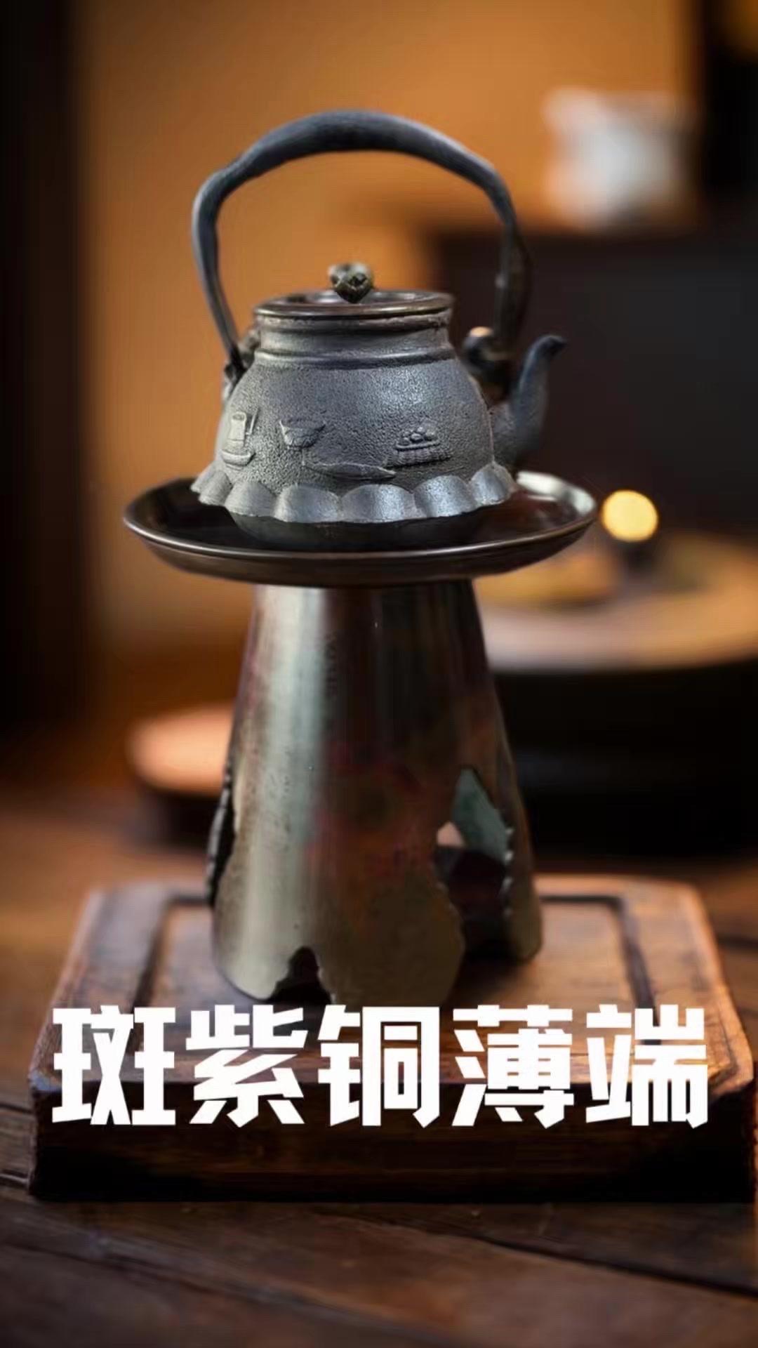 造型简约却不失美感，微微弧度恰到好处，没有一丝多余设计。表面的自然使用痕迹，是岁