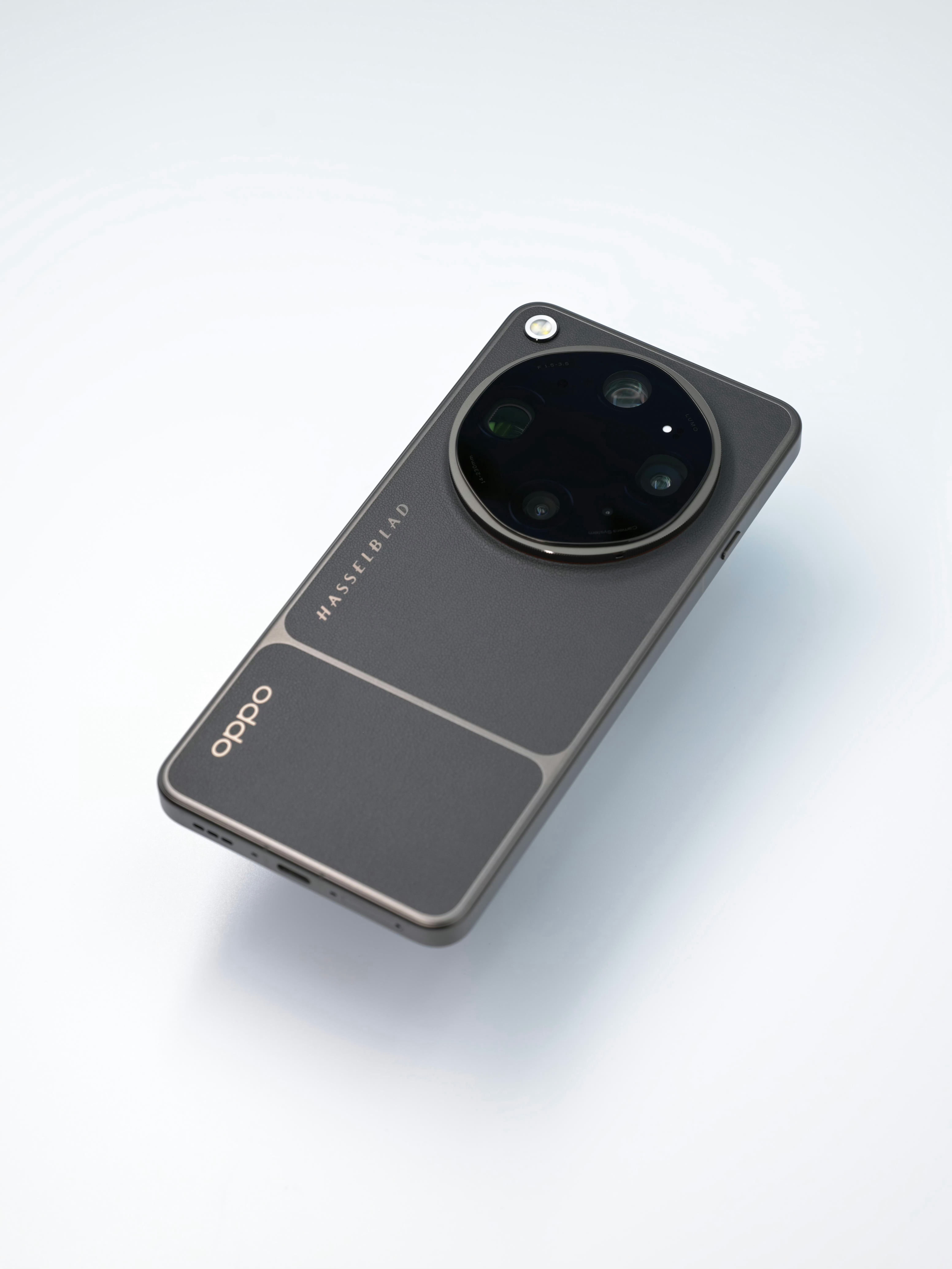 这配色我觉得帅炸了好吗，又复古又硬朗，竟然有不少人不喜欢，人和人之间的喜好确实差