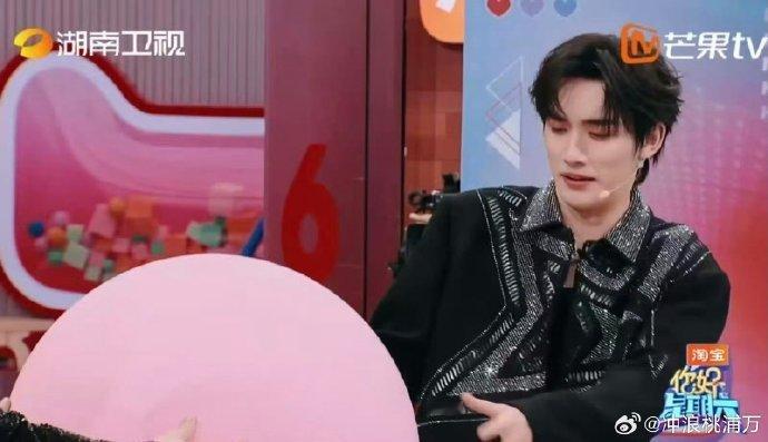 檀健次丁程鑫饭撒各有花招丁程鑫嘟嘴这一下你好星期六被檀健次丁程鑫饭撒撩到！一个w