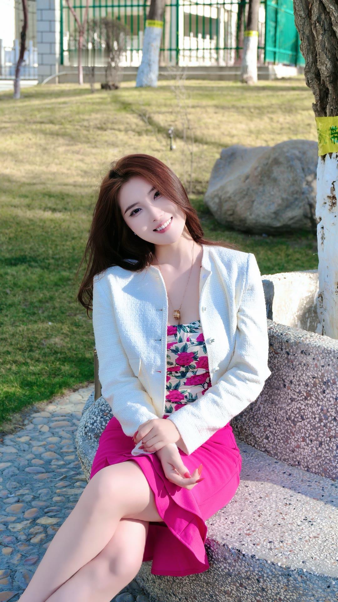 幸福不需要太花哨，平凡中带点快乐就好！女人长的漂亮重要还是活的漂亮重要 女生怎么