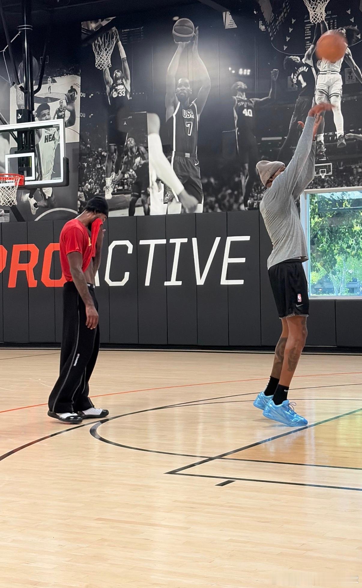 伊森和杜兰特今日一起训练📸太棒了！！休斯顿火箭nba吐槽大会休斯顿火箭