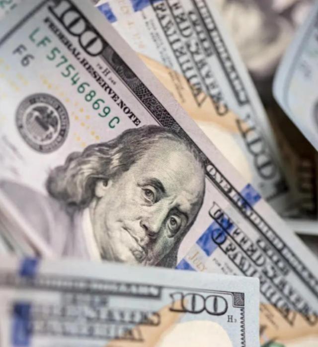 全世界现在都在赌中国和美国到底谁先扛不住。目前的状况是中国有货，美国有钱，但美国