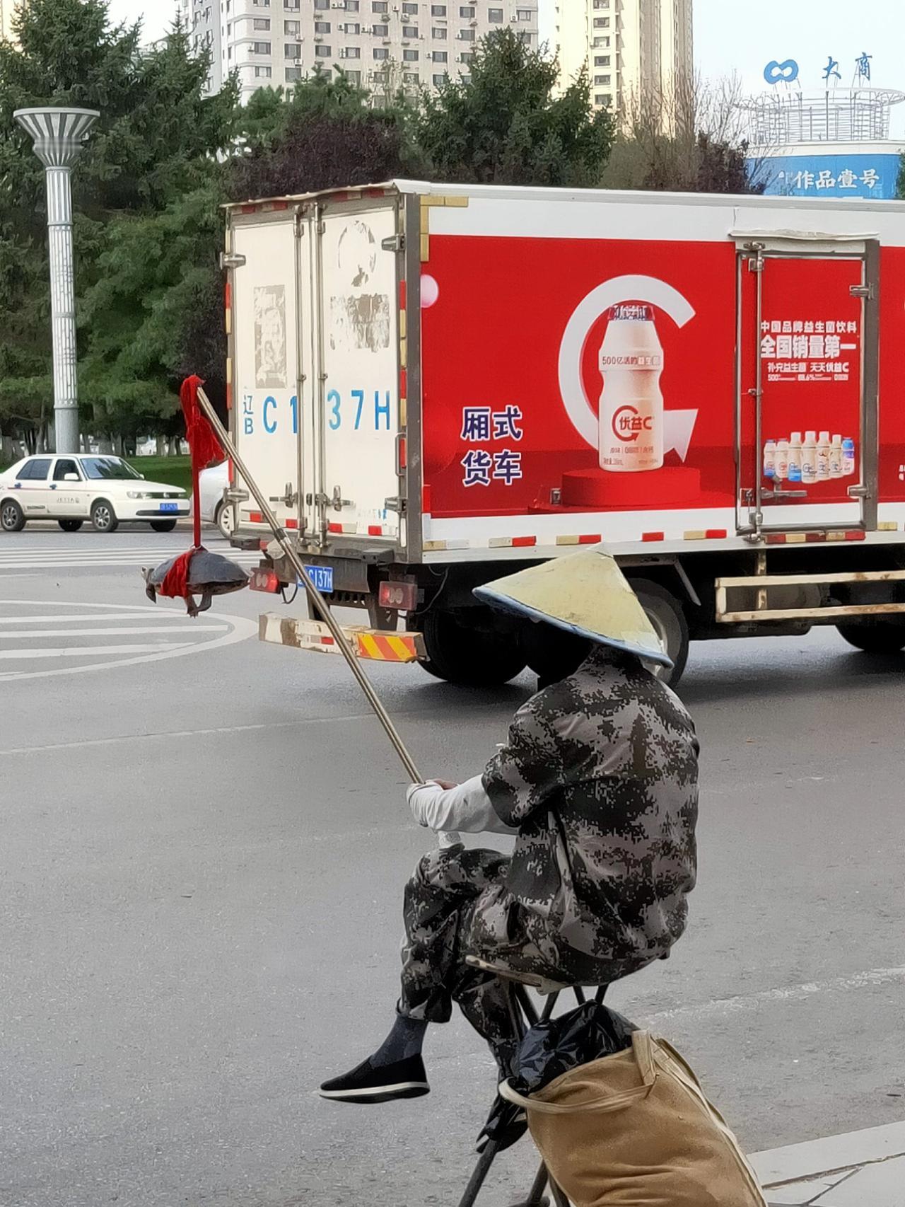 瓦房店钓神，和他那个卖不出的王八
