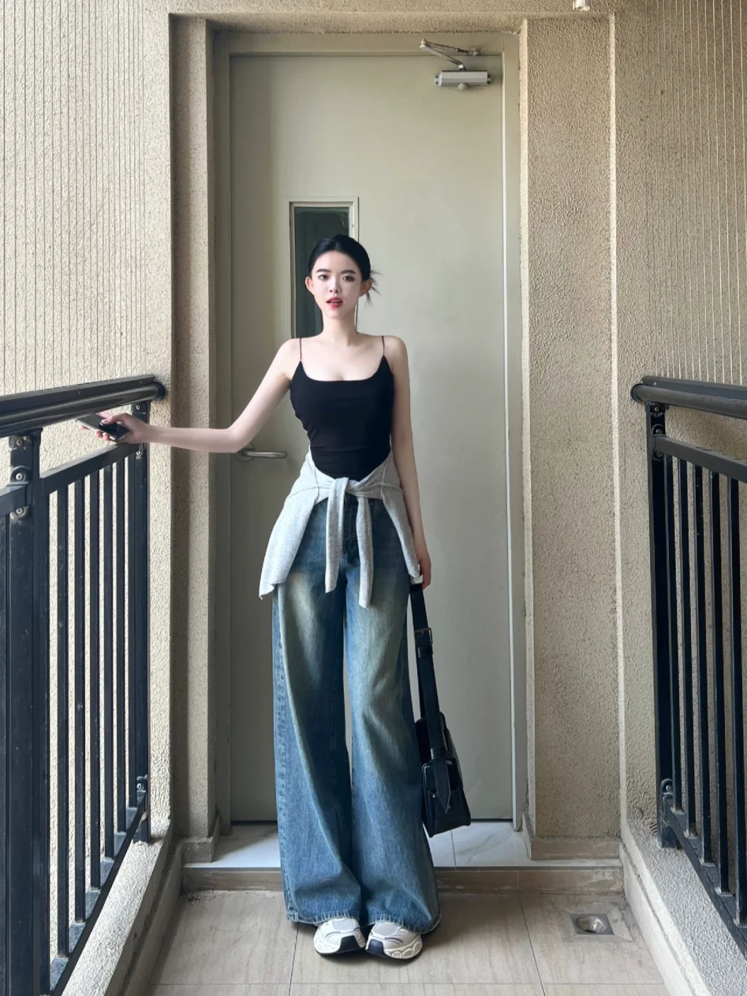 夏天只穿休闲的女孩们！看到了吗！