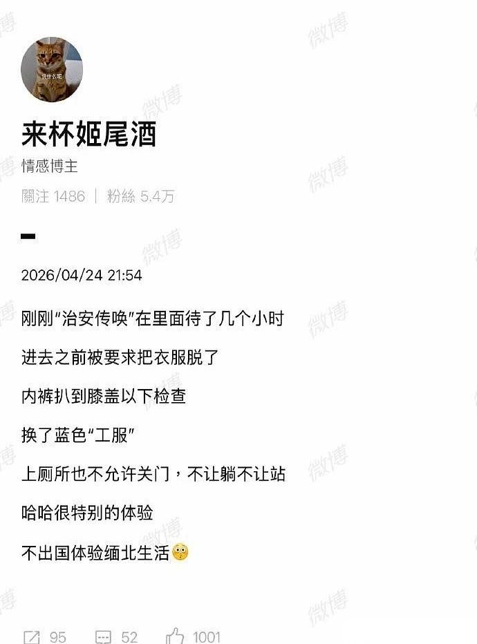 那个往抽烟大哥身上泼水的女人，镜头一转，自己却在楼梯间点上了一根。
她理直气壮，