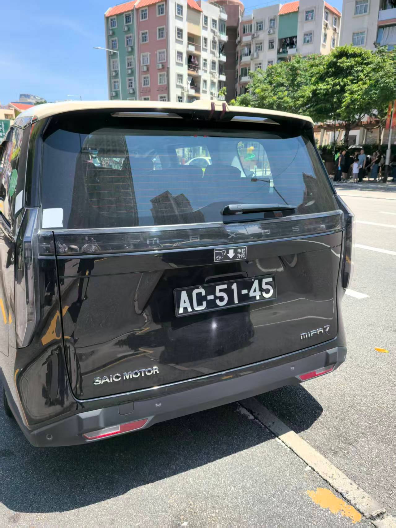 赵露思  哪位可露丽手机掉出租车上了，请联系jc局 