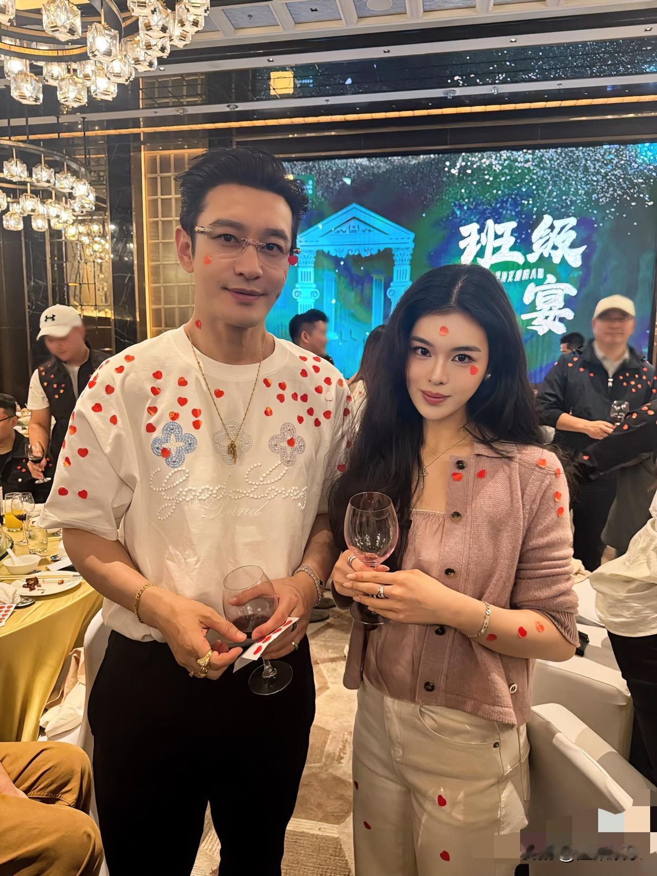 黄晓明开始报班学习了！
他要跨界当企业家[赞][赞]
参加的人都是世界名流，非商