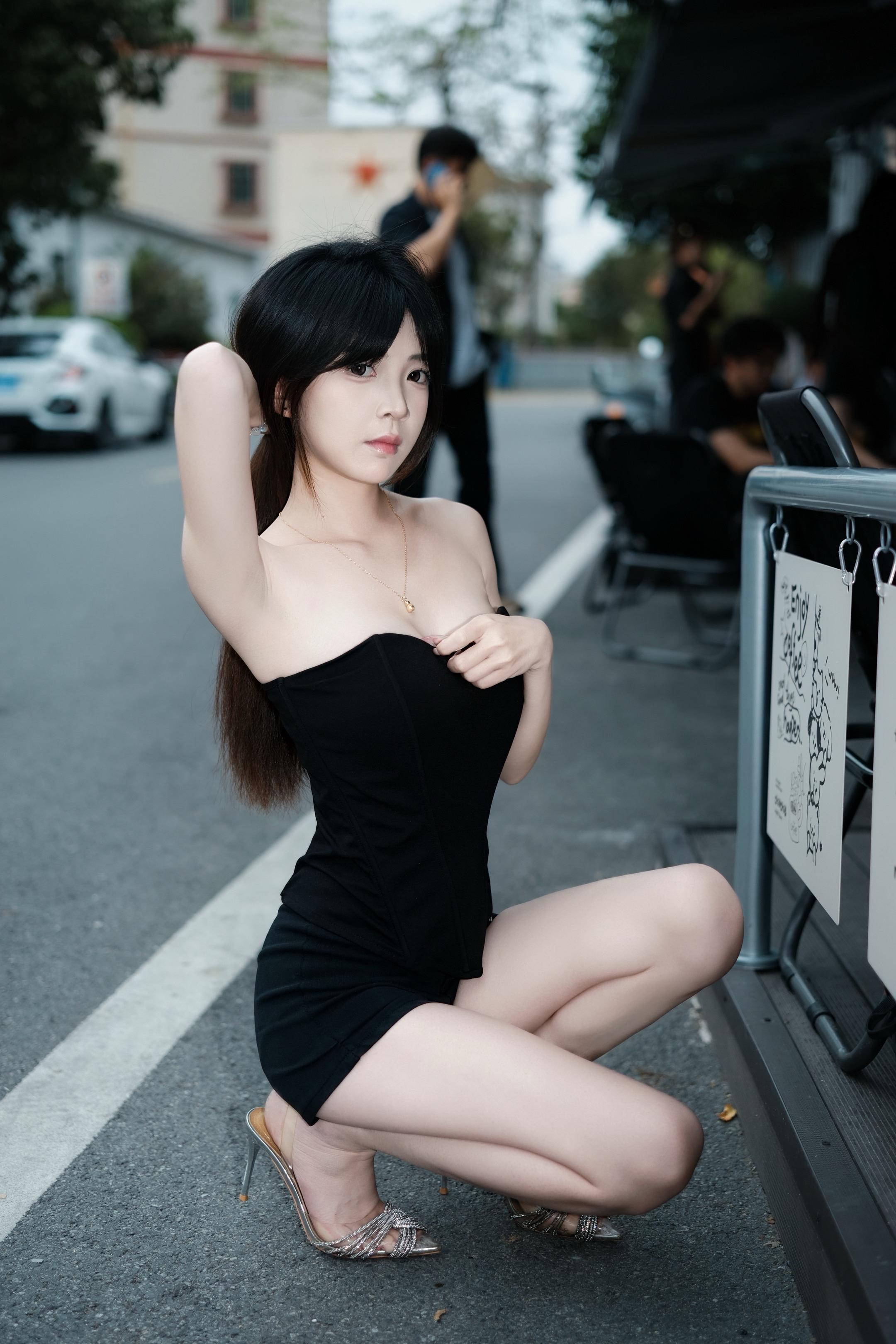 辣妹拍照 秀身材穿搭 穿搭的尽头是姐姐 身材你品你细细的品