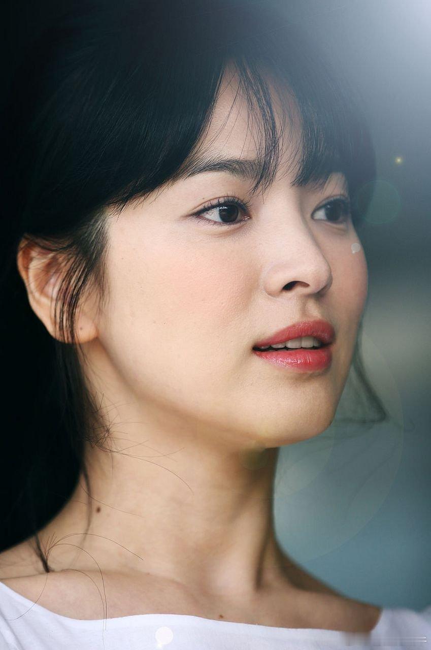 宋慧乔首谈离婚原因 都已经过去了，过好现在的生活最重要哦！宋慧乔很漂亮哦[鲜花]