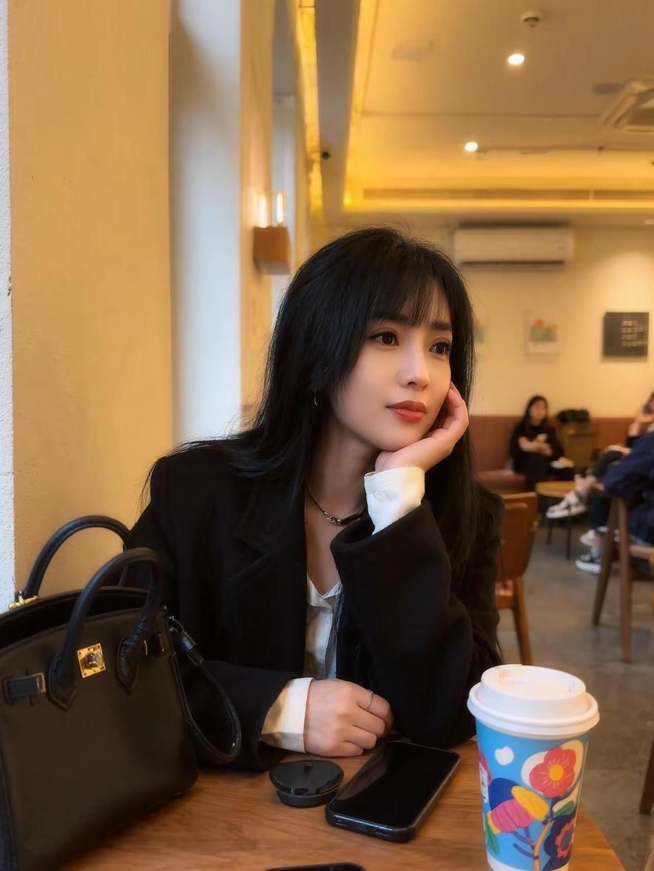 春风再美也比不上你的笑，没见过你的人不会明了 ——李宗盛《鬼迷心窍》