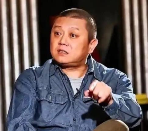 突然发现解放台湾省的建议，王朔的思路太妙了！他曾说，收复台湾不需要打仗，先宣布台