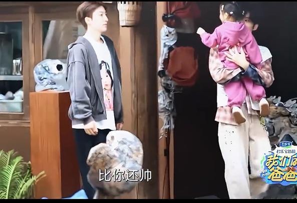 比爸爸还帅给余宇涵听美了余宇涵被小女孩夸帅万万没想到被小朋友的随口夸赞戳中，ev