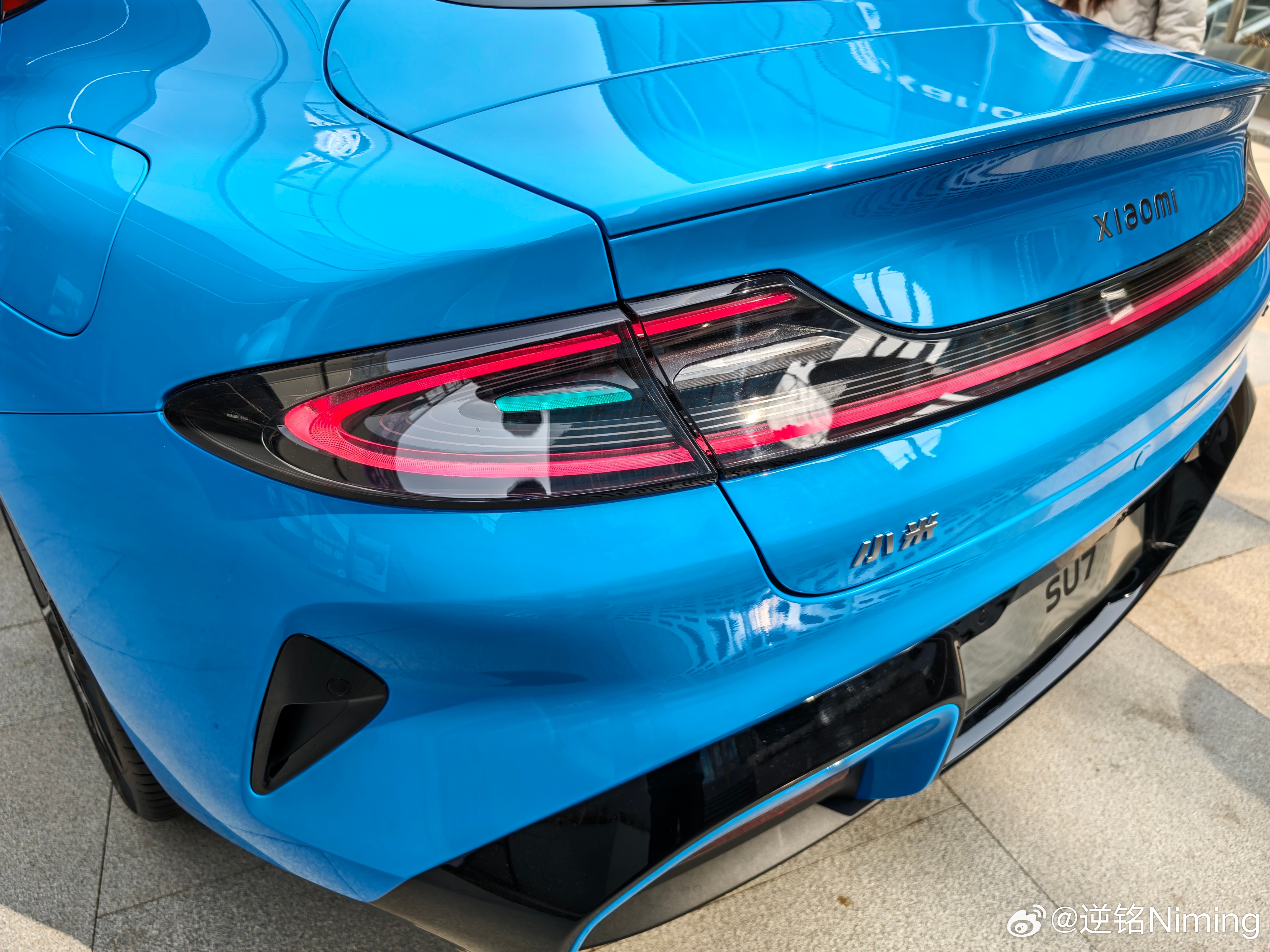 不知道大家有没有注意到，新SU7有智驾小蓝灯