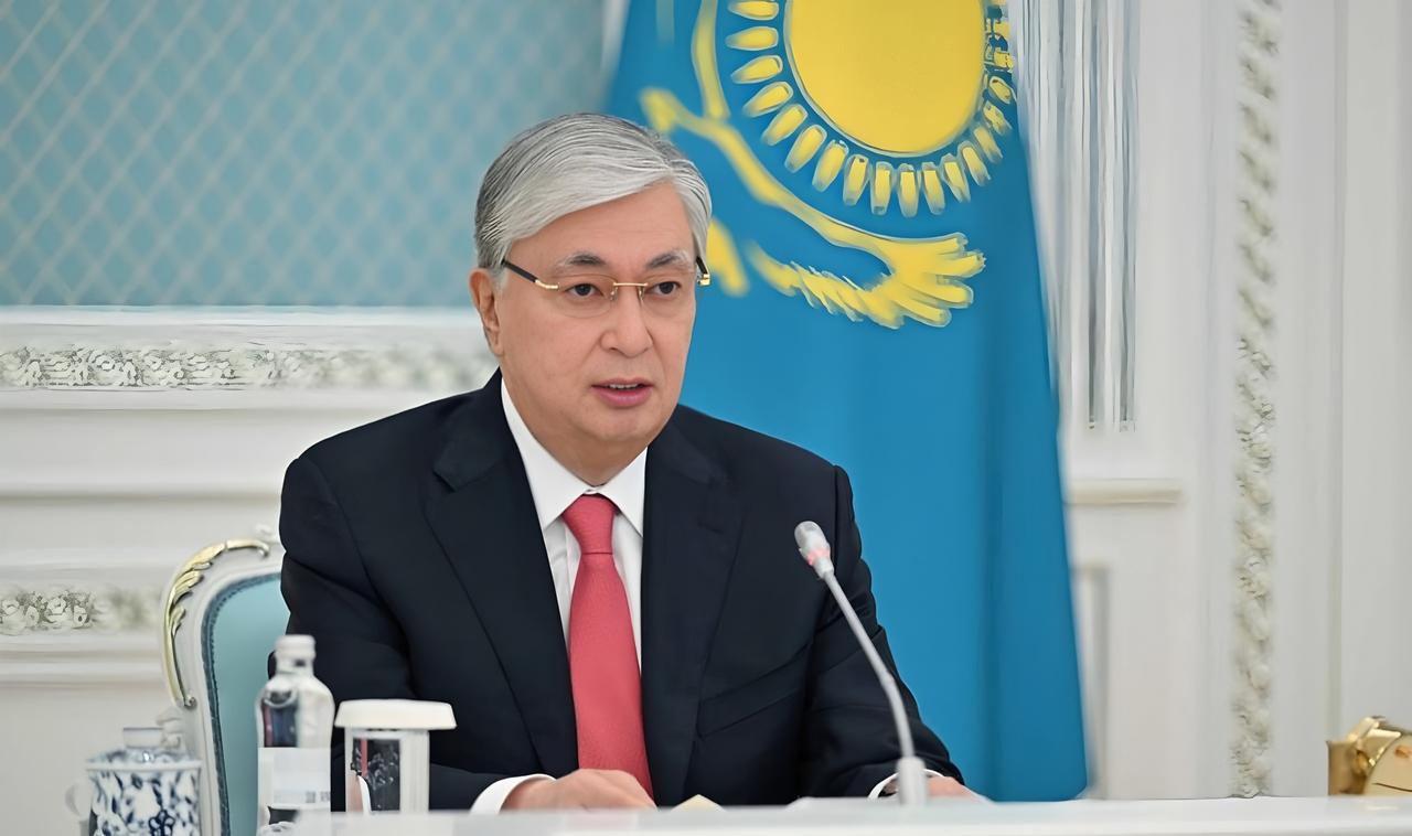 托卡耶夫这五年，把“国父”特权削成了白纸，这次终于轮到外交了
近日，托卡耶夫又签