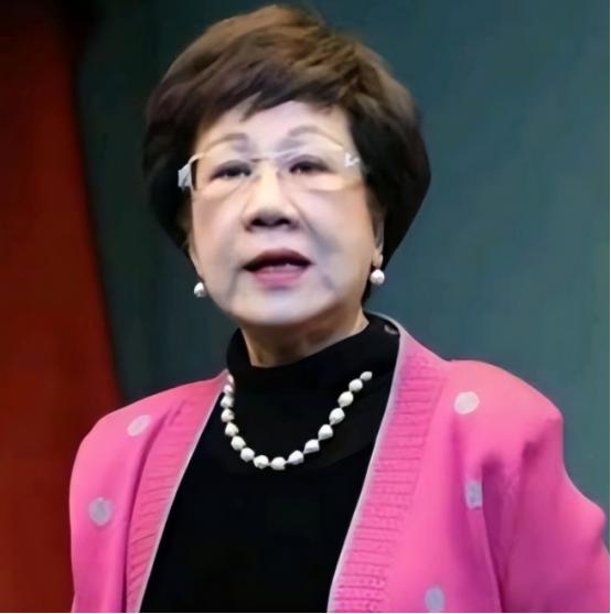 昔日冲在分裂一线的“台独祖母”吕秀莲，最近给岛内政坛扔了一颗“震撼弹”，她在访谈
