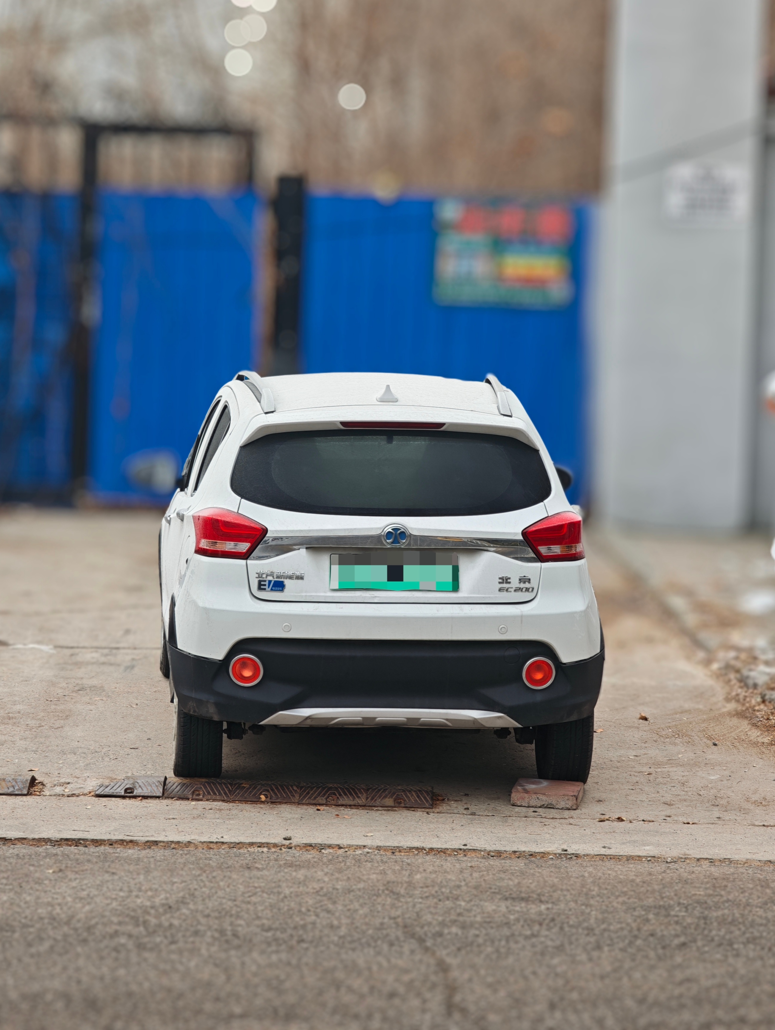 我们国产新能源车刚起步那会，确实见到了很多这样的小车。不敢说粗制滥造，反正哪儿哪