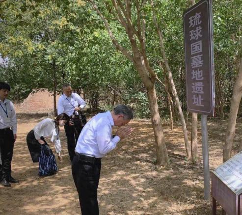 我们忘了汉语，但唯独不敢忘祖先是中国人，琉球亡国146年血泪史。

想象一下，你