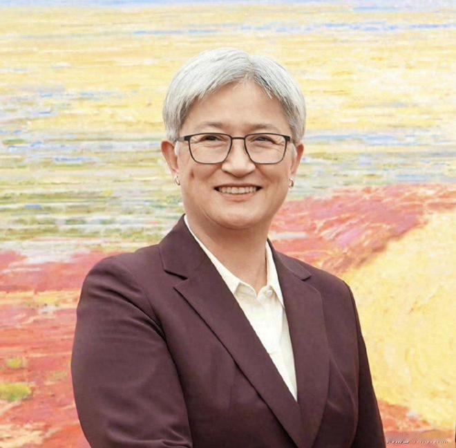 澳洲外长在镜头前被怼到结巴！自家媒体当众扯下底裤，连装都不装了！你说中国军演＂破