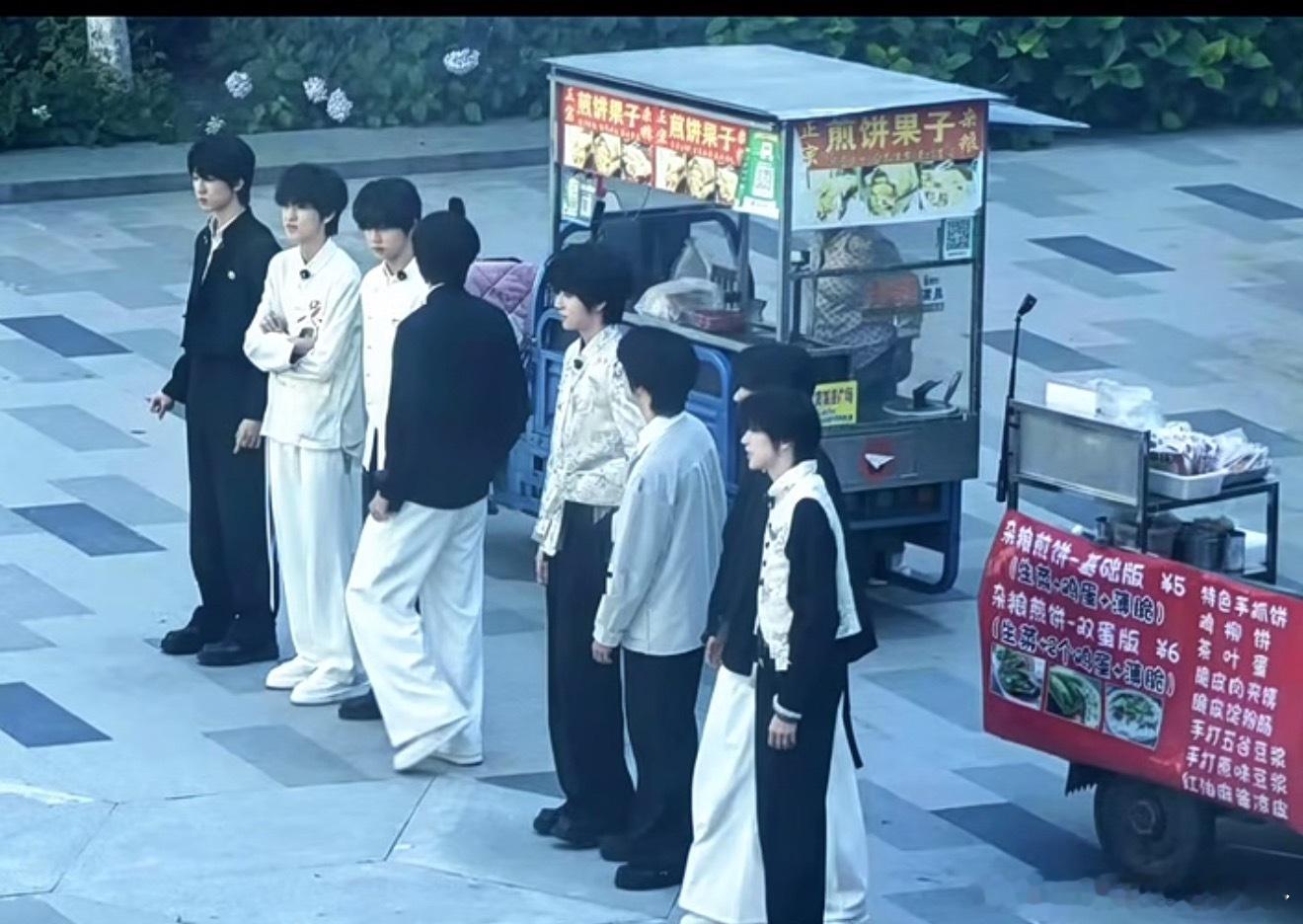小四四要做煎饼果子了！ 