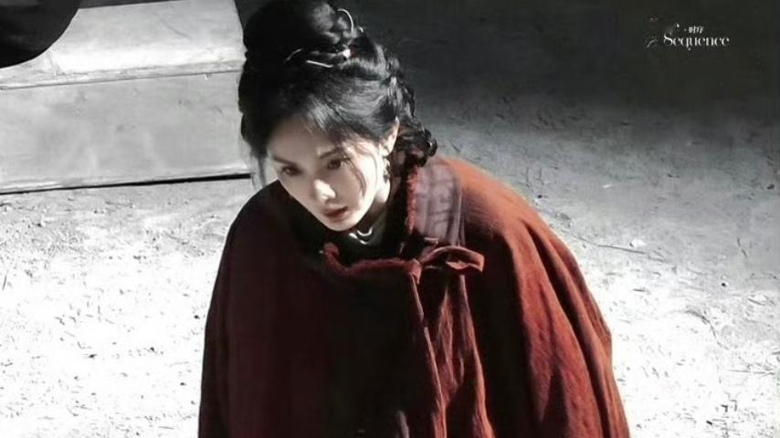 你知道吗？杨幂冯太后盘发造型路透
近日，杨幂《江山大同》中冯太后的盘发造型路透曝