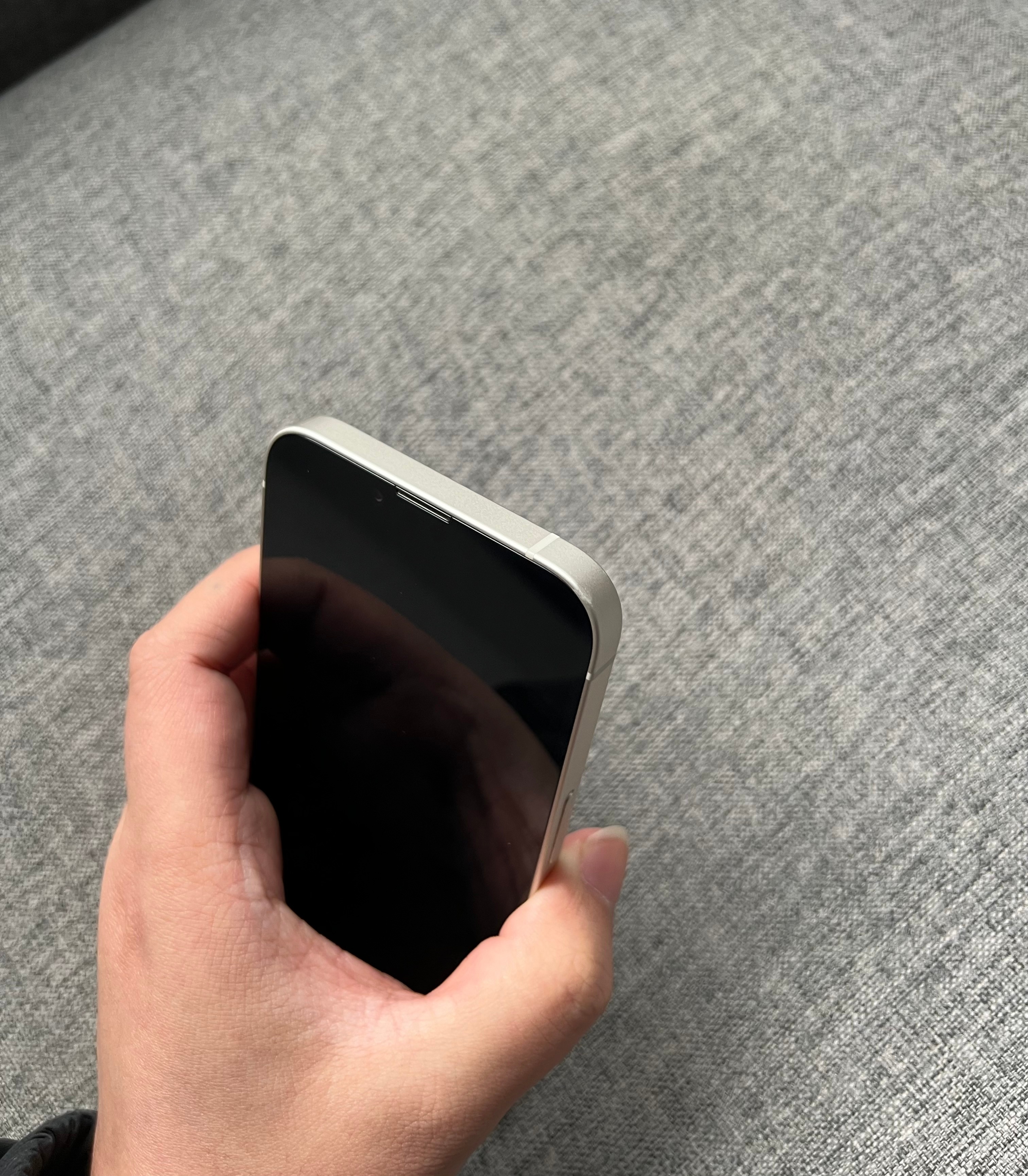 国行全原iPhone14 128G 星光色，屏幕完美，外壳小磕碰，🔋效率85，